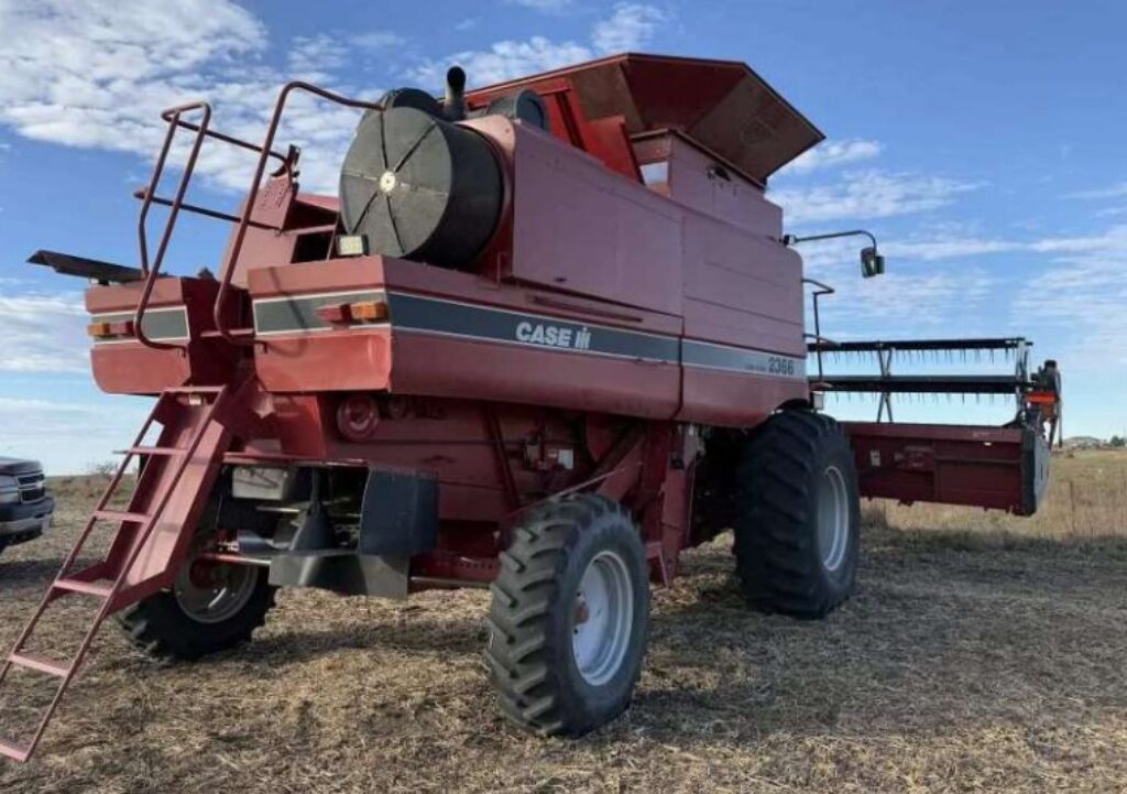 [Auction]: 1998 CASE IH 2366 Combine | Nebraska | damaged | CAG