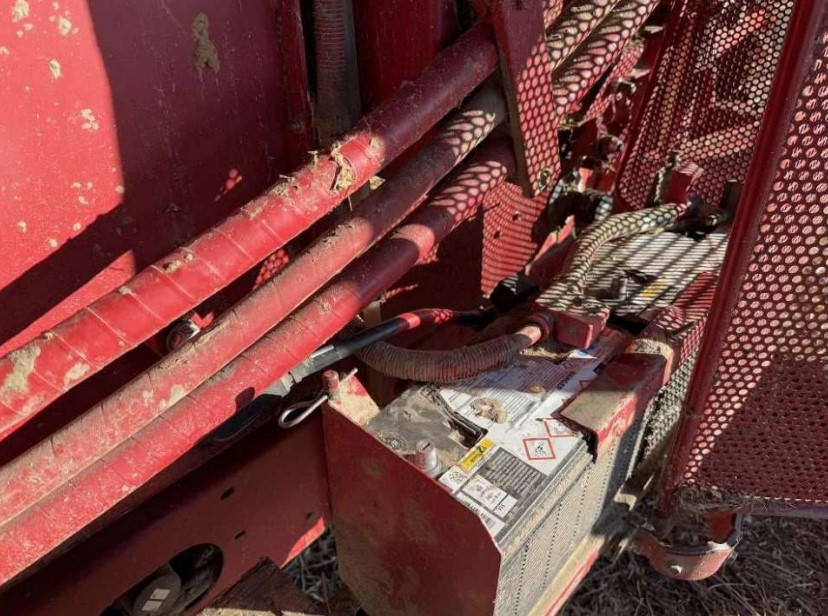 1998 CASE IH 2366 Combine - Image 7