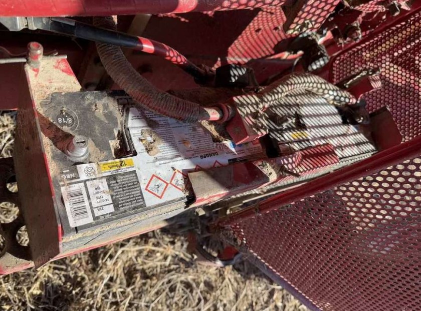 1998 CASE IH 2366 Combine - Image 9