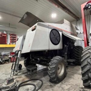 1998 Gleaner R62 Combine