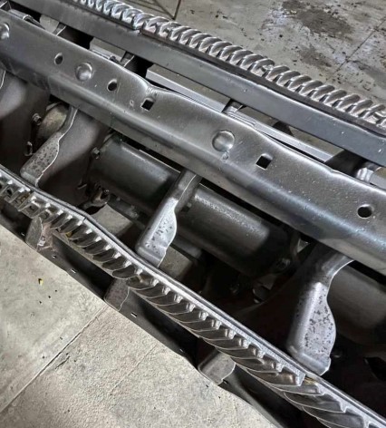 1998 Gleaner R62 Combine - Image 8