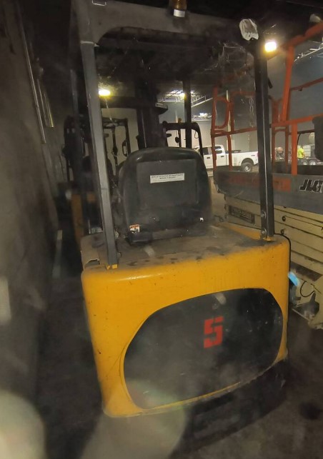 Caterpillar Electric Forklifts - Image 15
