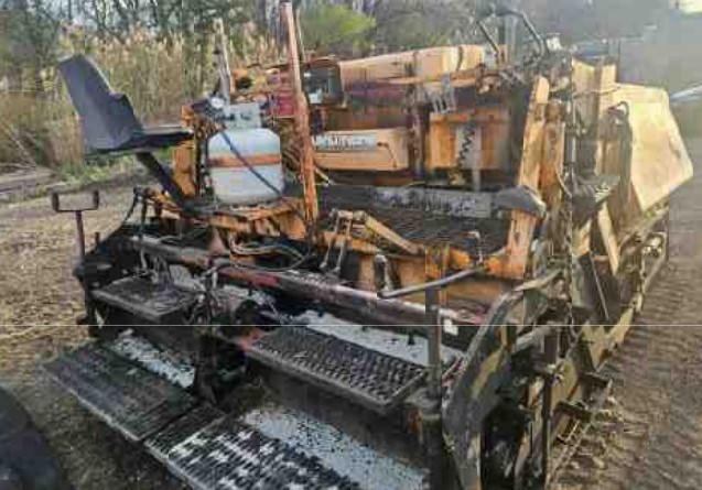 2001 Lee Boy L8500T Paver