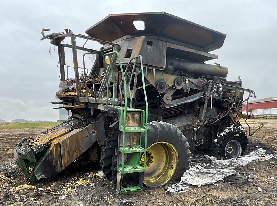 2002 John Deere 9650 Combine - Image 2
