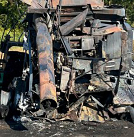 2005 John Deere 9560 Combine w/ Header - Image 5