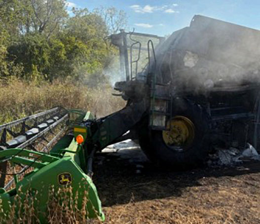 2005 John Deere 9560 Combine w/ Header - Image 9