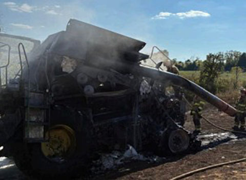 2005 John Deere 9560 Combine w/ Header - Image 8