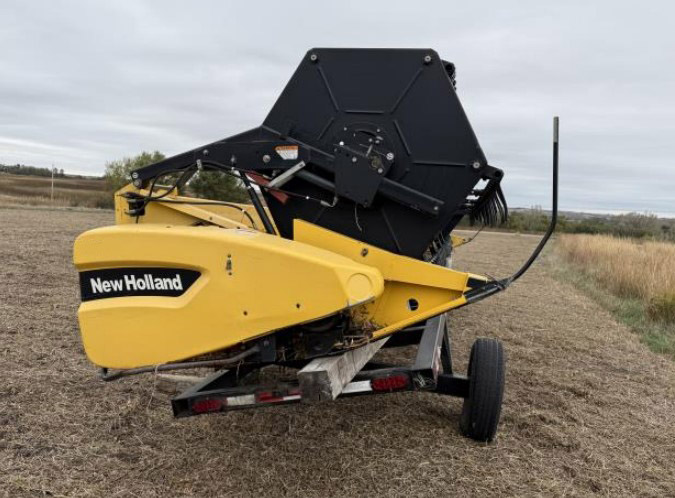 2005 New Holland 74C Header