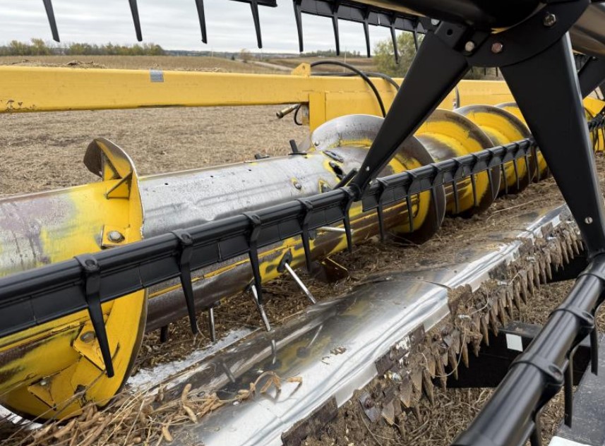 2005 New Holland 74C Header - Image 7