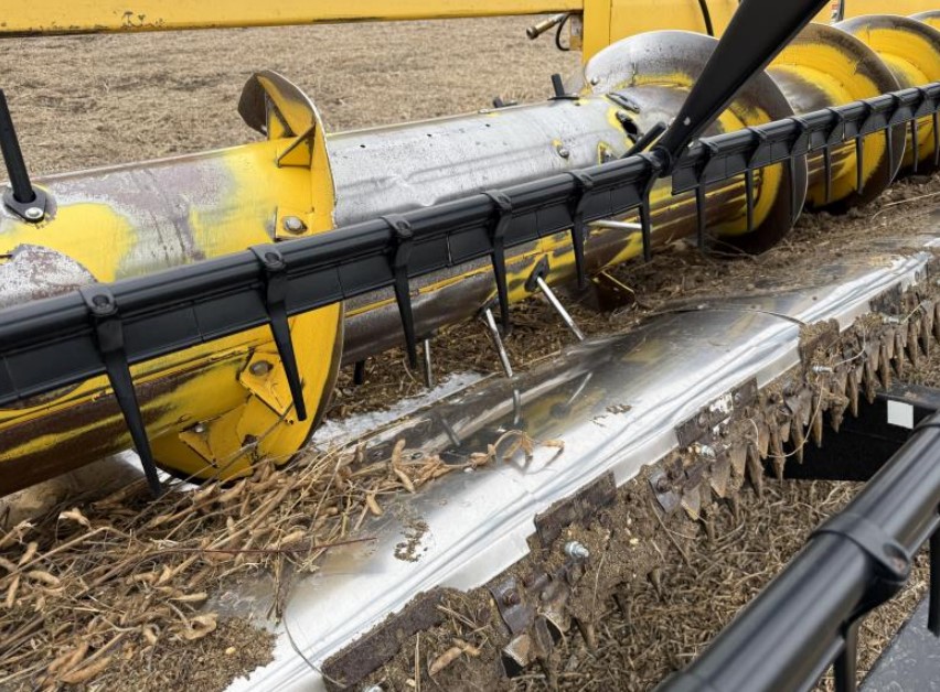 2005 New Holland 74C Header - Image 5