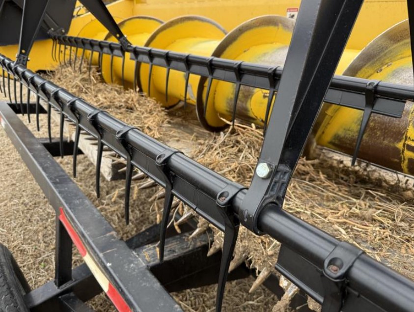 2005 New Holland 74C Header - Image 2