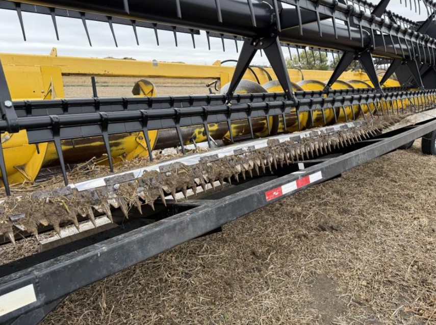 2005 New Holland 74C Header - Image 8
