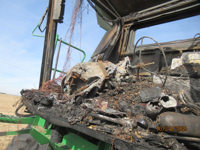 2006 John Deere 9660 Combine - Image 10