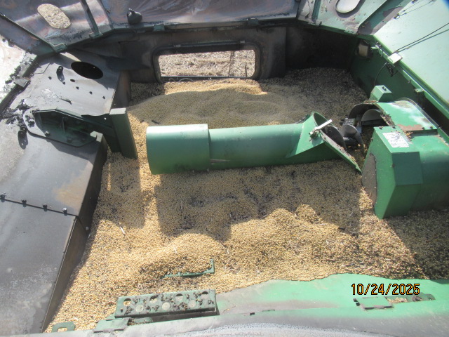 2006 John Deere 9660 Combine - Image 11