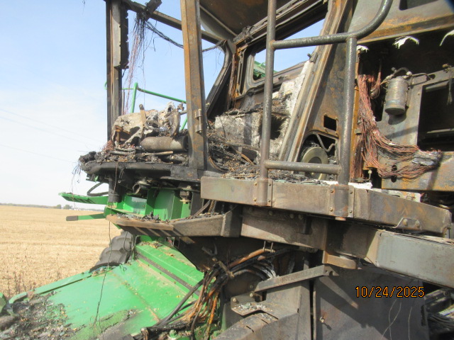 2006 John Deere 9660 Combine - Image 12