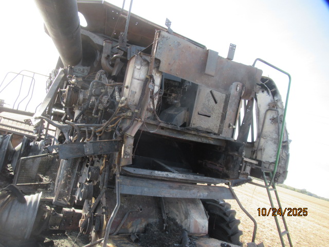 2006 John Deere 9660 Combine - Image 17