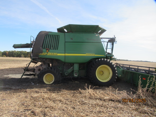 2006 John Deere 9660 Combine