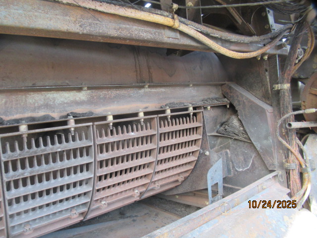 2006 John Deere 9660 Combine - Image 22