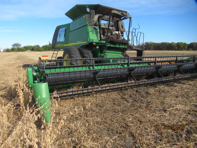 2006 John Deere 9660 Combine - Image 4