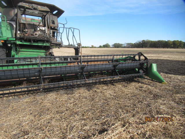 2006 John Deere 9660 Combine - Image 5