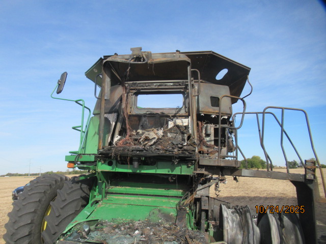 2006 John Deere 9660 Combine - Image 7