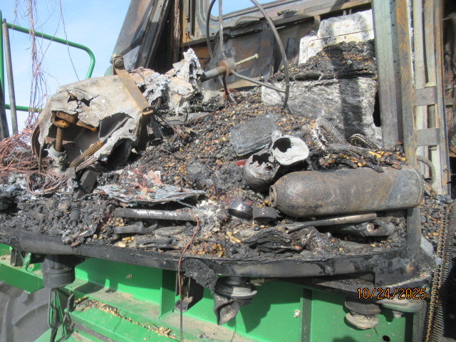 2006 John Deere 9660 Combine - Image 9