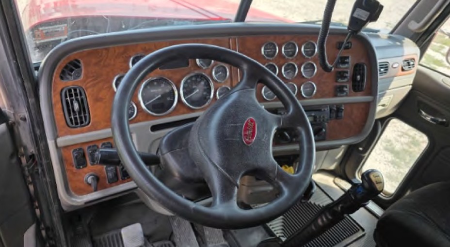 2006 Peterbilt 357 Dump Truck - Image 3