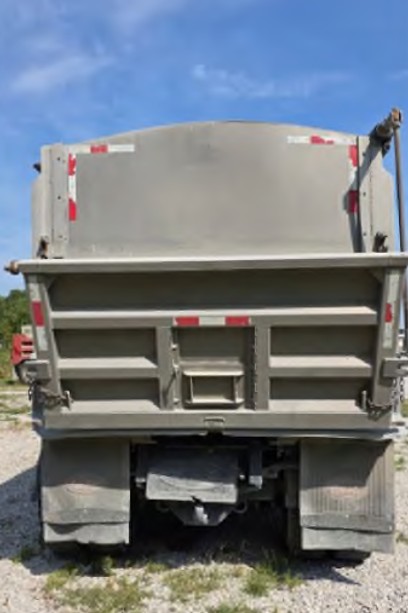 2006 Peterbilt 357 Dump Truck - Image 8