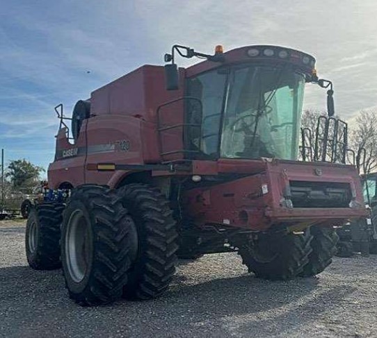 2009 Case IH 7120 Combine - Image 2