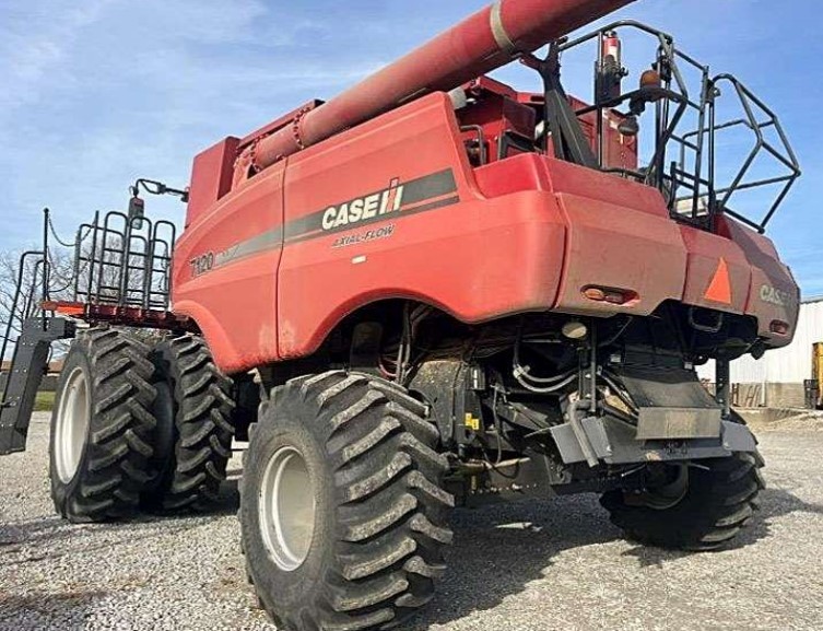 2009 Case IH 7120 Combine - Image 4