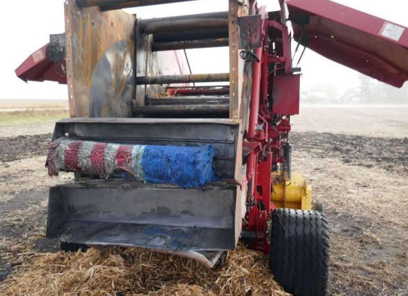 2009 New Holland BR7060 Baler - Image 2