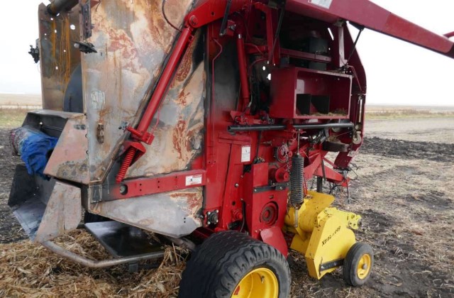 2009 New Holland BR7060 Baler - Image 3