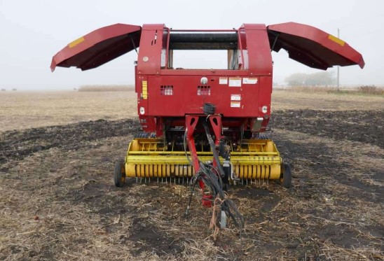 2009 New Holland BR7060 Baler - Image 6
