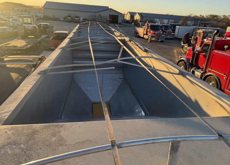 2009 Wilson DWH550 Hopper Bottom Grain Trailer - Image 9