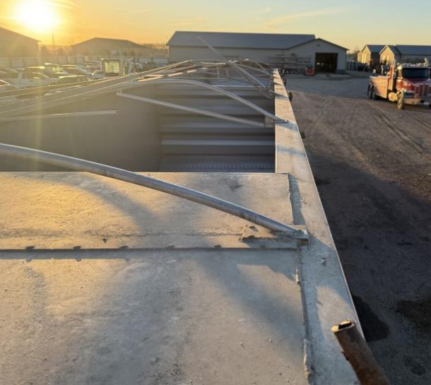 2009 Wilson DWH550 Hopper Bottom Grain Trailer - Image 10