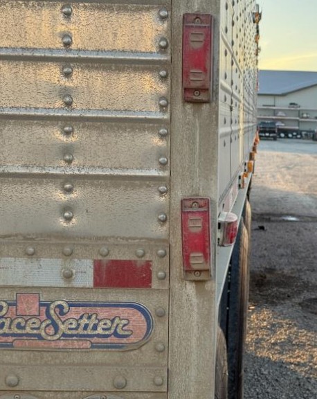 2009 Wilson DWH550 Hopper Bottom Grain Trailer - Image 8