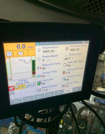 2010 New Holland CR9040 Combine - Image 3