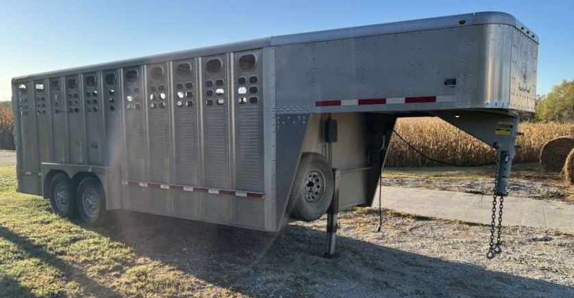 2010 Wilson Gooseneck Trailer - Image 2