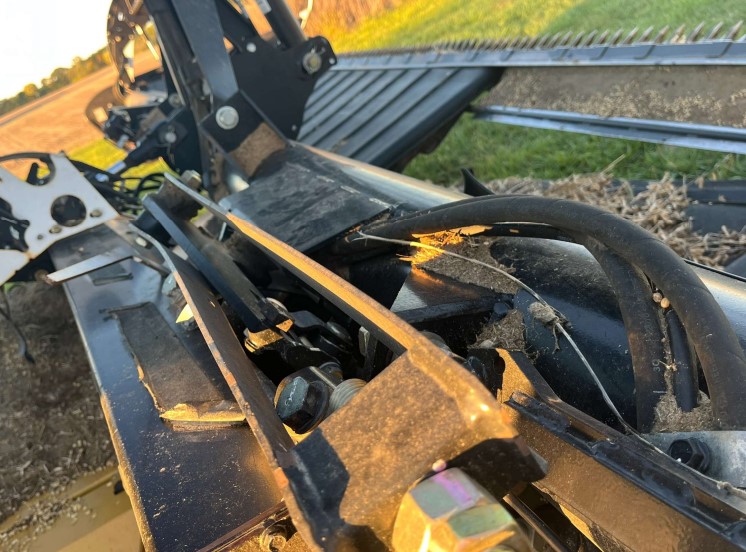 2011 MacDon FD70 Header - Image 12