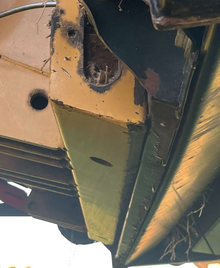 2011 MacDon FD70 Header - Image 6