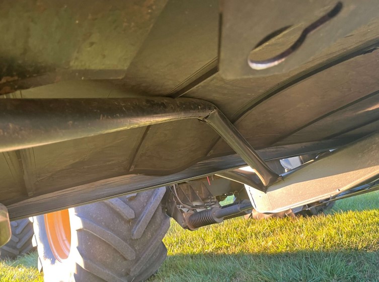 2011 MacDon FD70 Header - Image 8