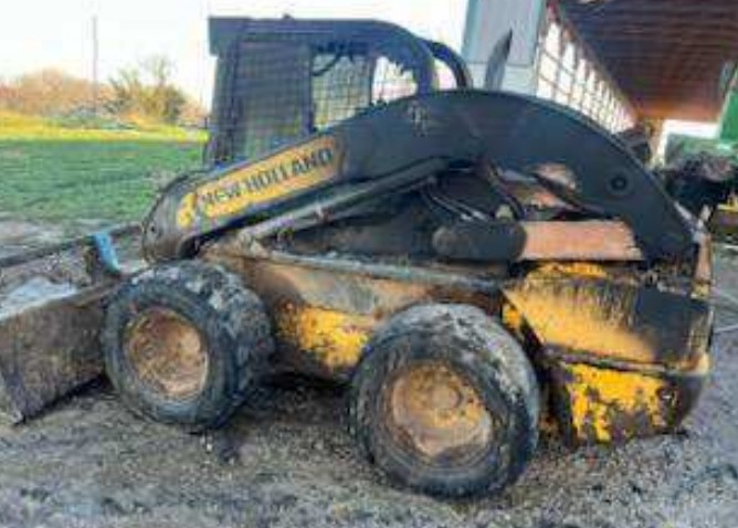 2013 New Holland L225 Skid Steer - Image 2