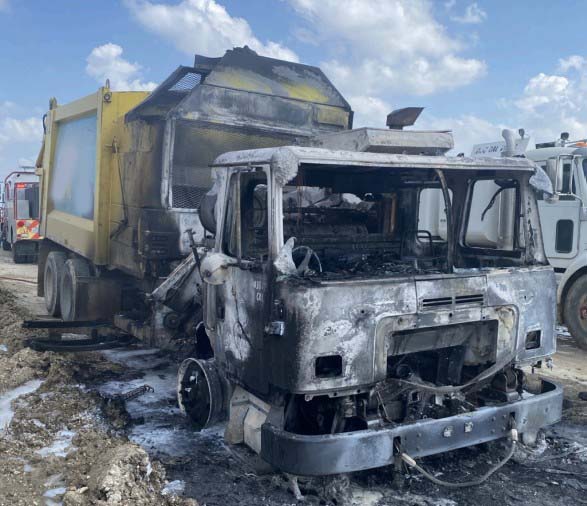 2015 AutoCar Xpeditor Series Garbage Crusher - Image 4