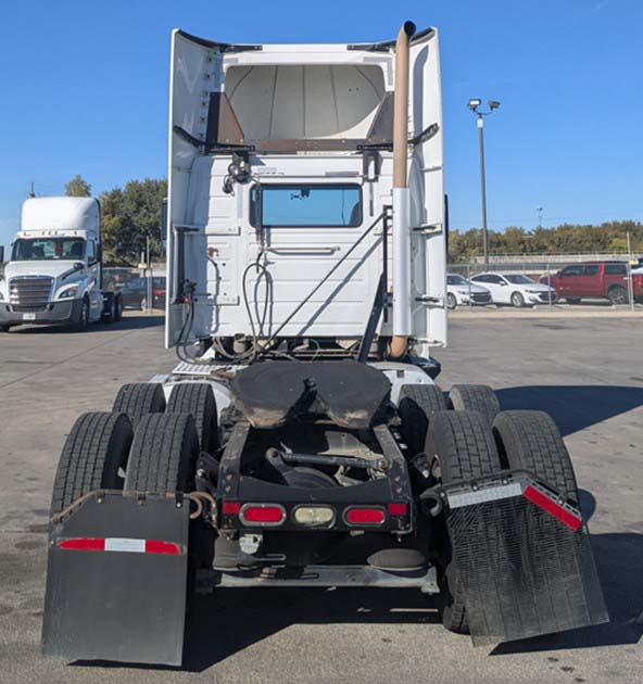 2015 Volvo VNM64T200 - Image 2