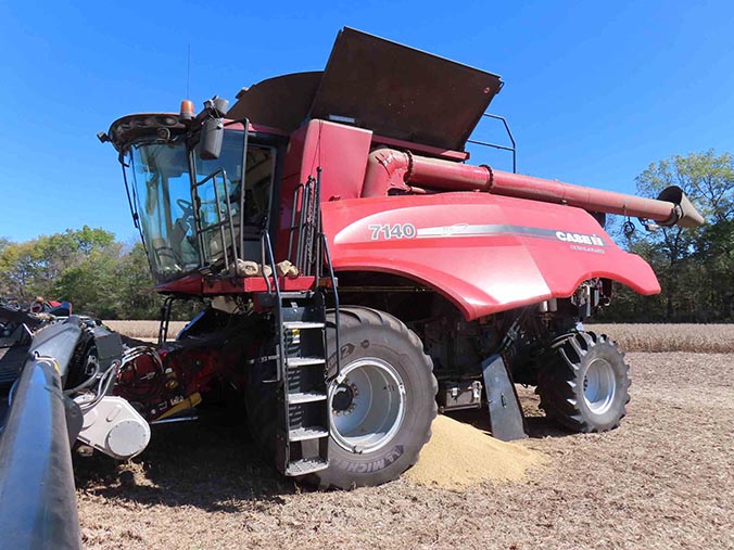 2016 Case IH 7140 Combine