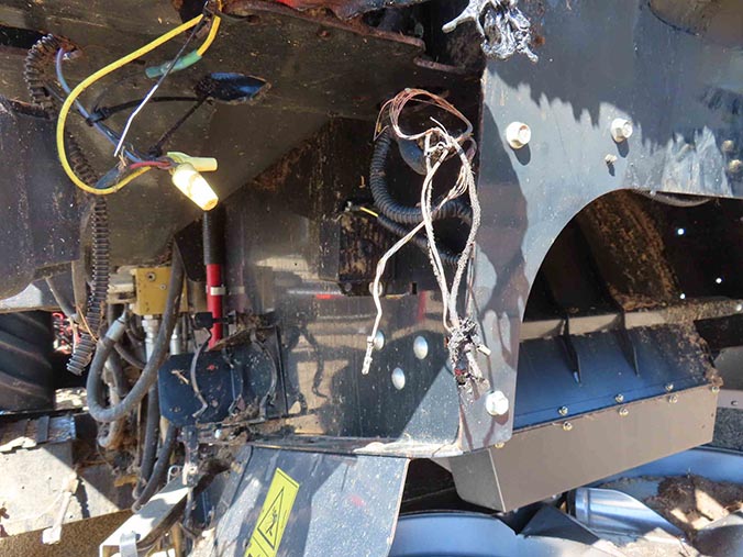 2016 Case IH 7140 Combine - Image 16