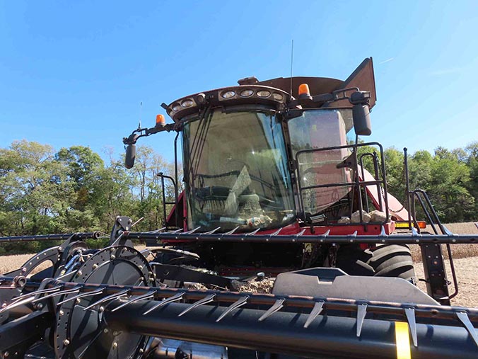 2016 Case IH 7140 Combine - Image 2
