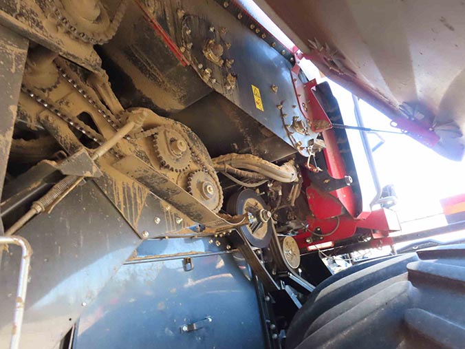 2016 Case IH 7140 Combine - Image 24