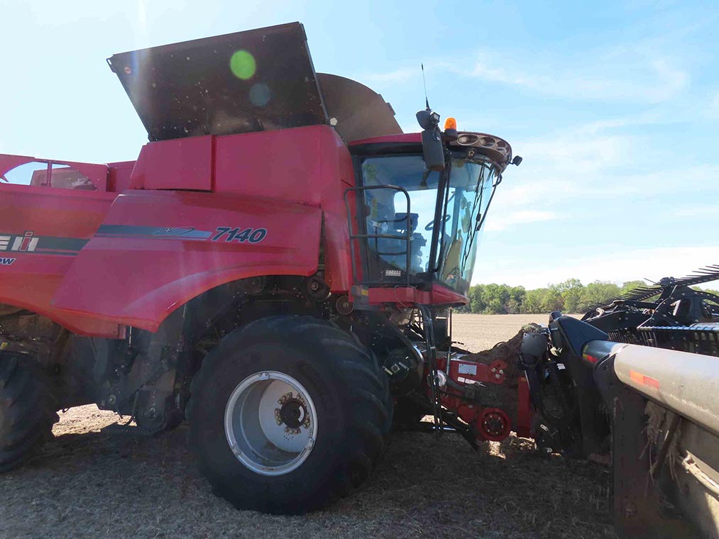 2016 Case IH 7140 Combine - Image 3