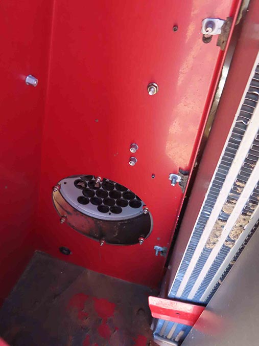 2016 Case IH 7140 Combine - Image 31